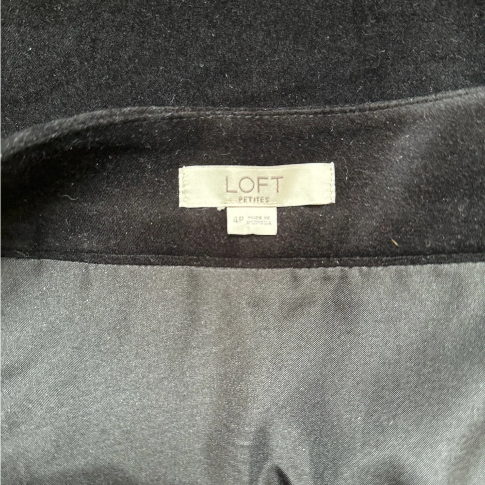 Elegant Black Women's Skirt - Picture 3 of 5